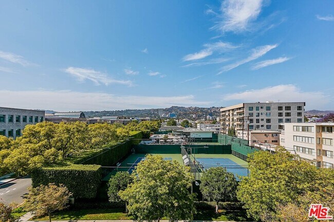 Foto del edificio - 328 N Maple Dr