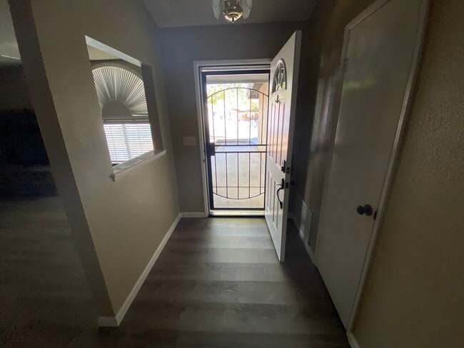 Foto del edificio - 701 Beth Ln