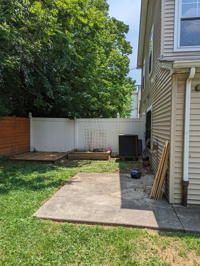 Backyard 3 - 631 N 44th St