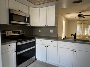 Building Photo - 960 NW 80th Ave