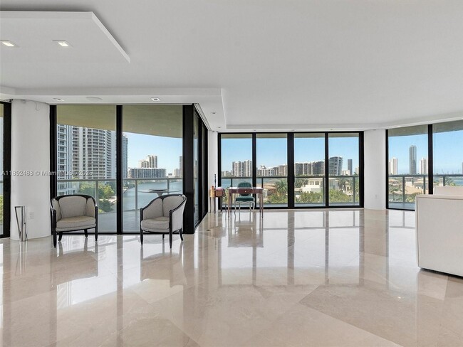 Foto del edificio - 4000 Island Blvd