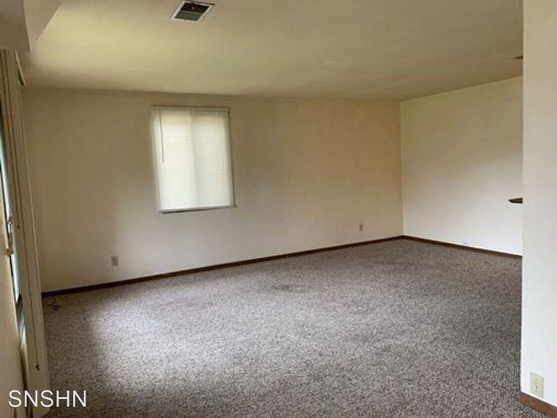 Foto principal - 9040 N 85th St