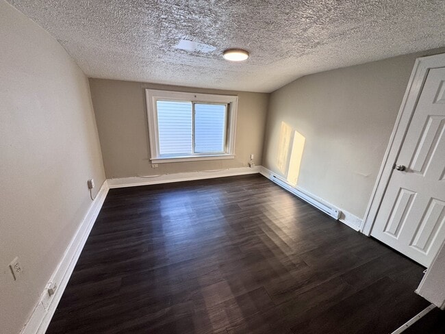 Building Photo - 1073 Albert Rd