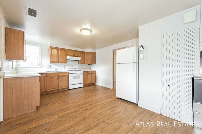 Building Photo - 235 S Meade St