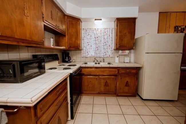 Foto del edificio - 165 E White Mountain Blvd