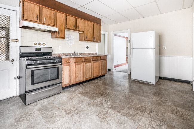 Building Photo - 71 Taylor Ave