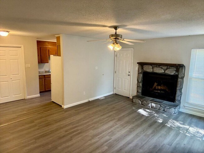 Building Photo - 3 Bedroom in Jack Britt