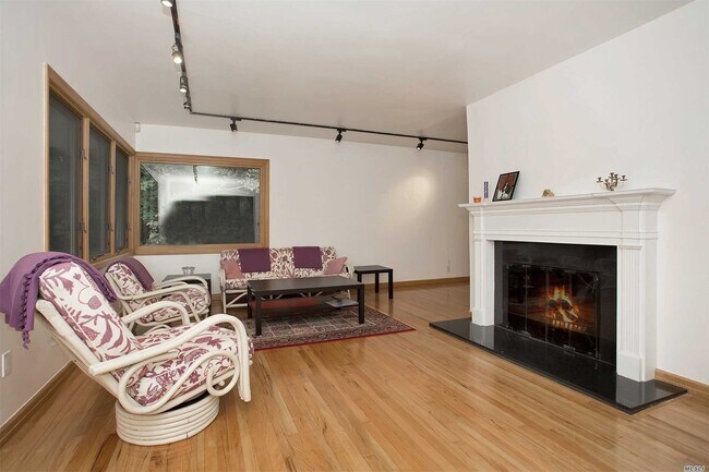 Building Photo - 38 Mineola Ave