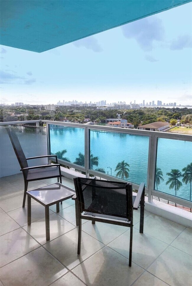 Vista - 5101 Collins Ave