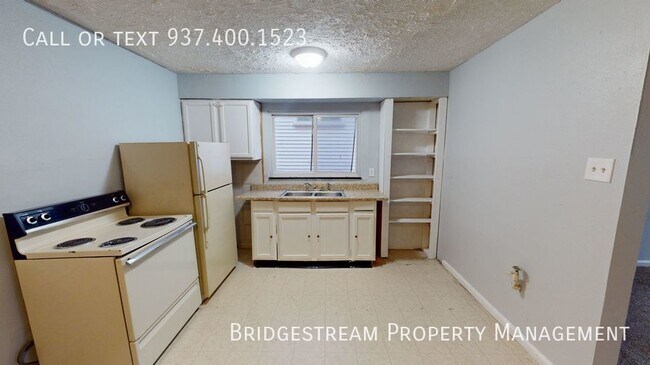 Foto del edificio - Updated bottom level 2 bed, 1 bath unit in...