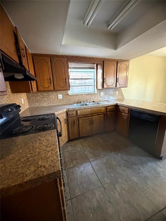 Foto del edificio - 7301 Edenborough Dr