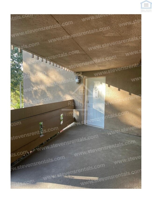 Building Photo - 915 S Seminole Dr