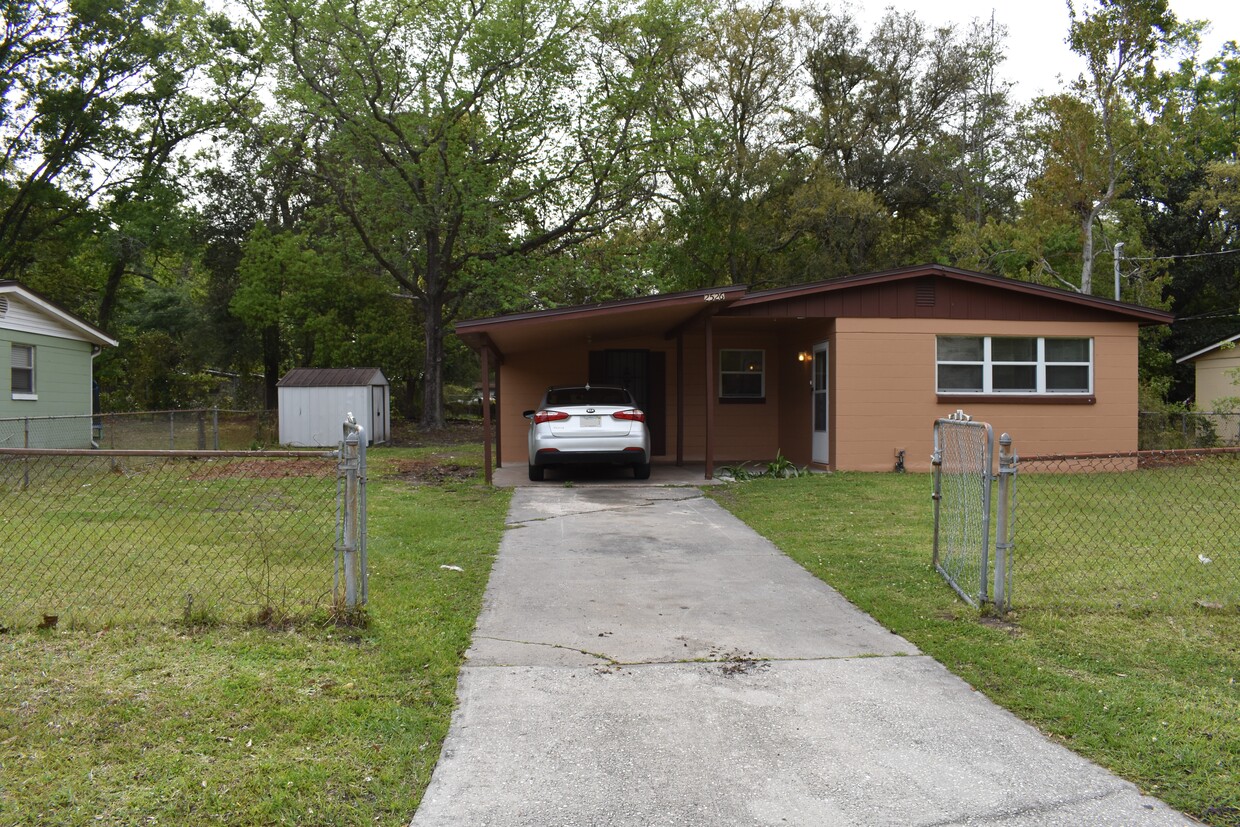 Primary Photo - 2526 Red Robin Dr W