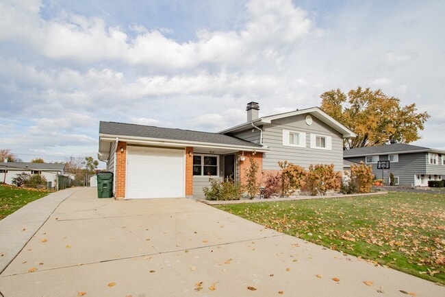 Building Photo - 720 Durham Ln