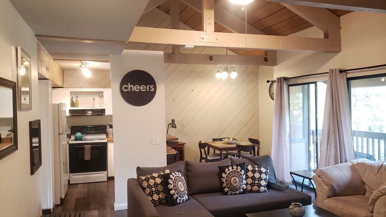 Foto principal - Charming Fully Furnished 2 Bed, 2 Bath Con...