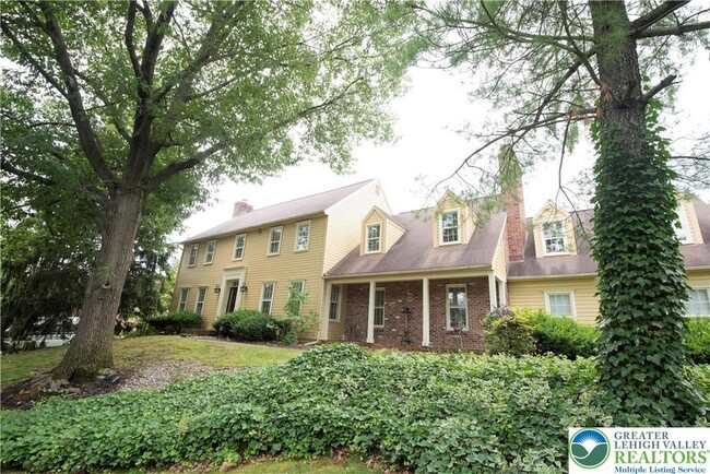 Building Photo - 1528 Wethersfield Dr