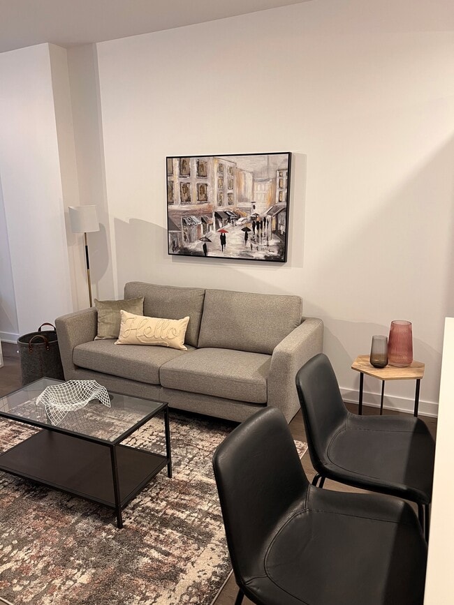 Loft 305 750SF - King Street Appartements