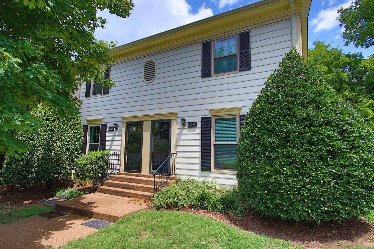 Primary Photo - UPDATED CONDO IN THE HEART OF BRENTWOOD . ...