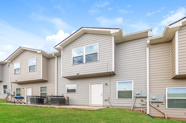 Foto del edificio - 304 Highwood Ln
