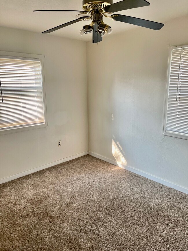 Foto del edificio - 2704 8th Ave N