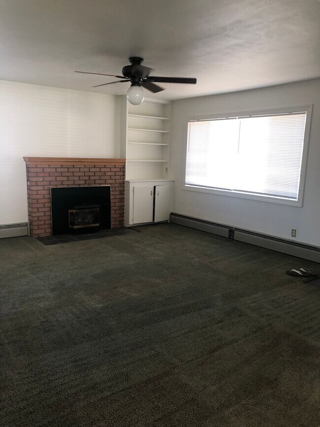 Foto del edificio - 2 Bed 1 Bath House with Garage