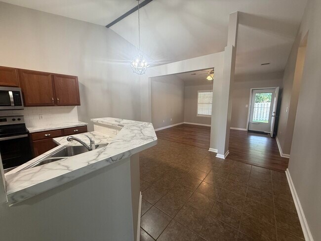 Foto del edificio - 858 Melanie Ln