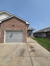 Building Photo - 2220 E Village Estates Dr