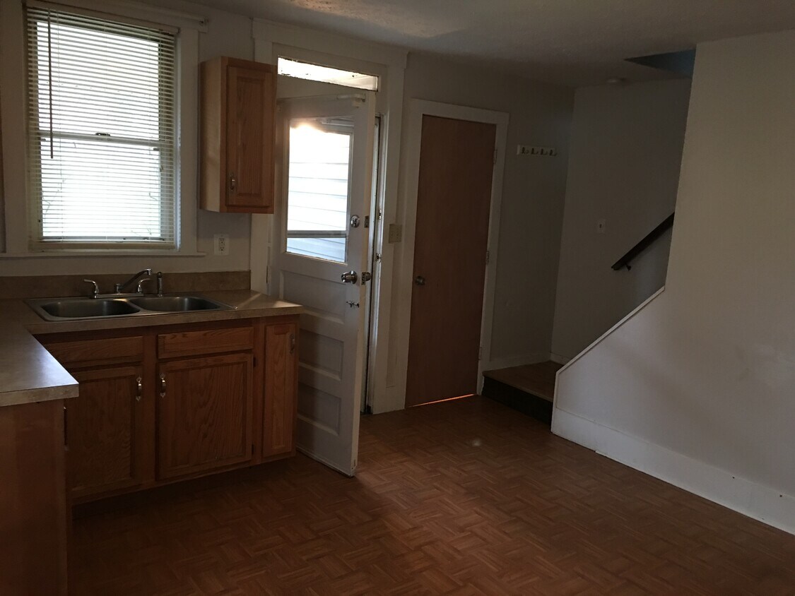 633 Vanadium Rd, Bridgeville, PA 15017 Townhouse for Rent in