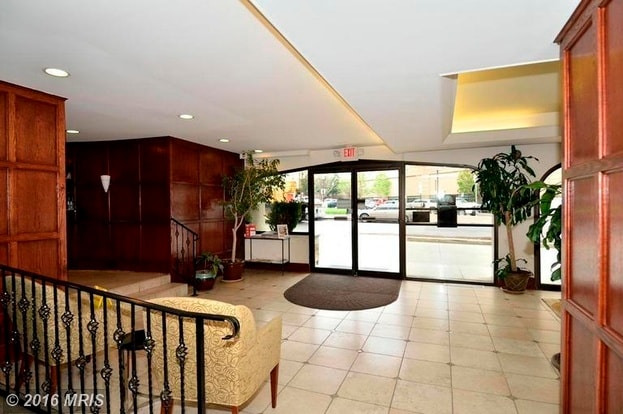 Lobby - 922 24th St NW