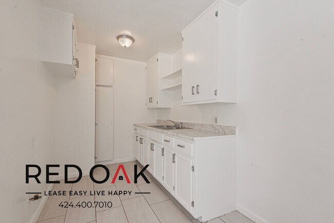 Foto del edificio - 8118 Western Ave
