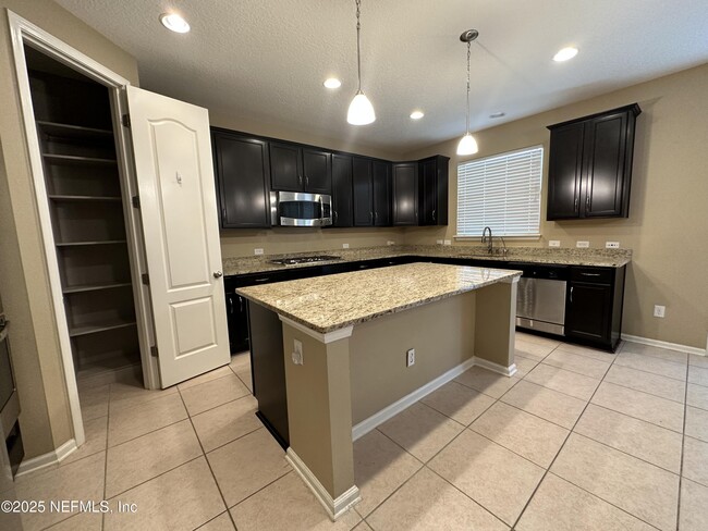 Building Photo - 4578 Silverthorn Dr