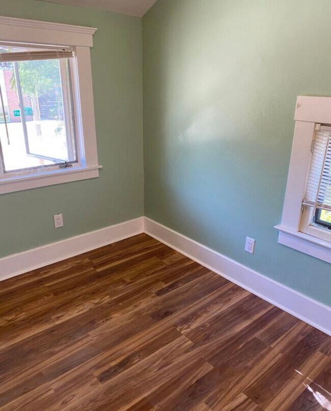 Building Photo - 1202 Packard St