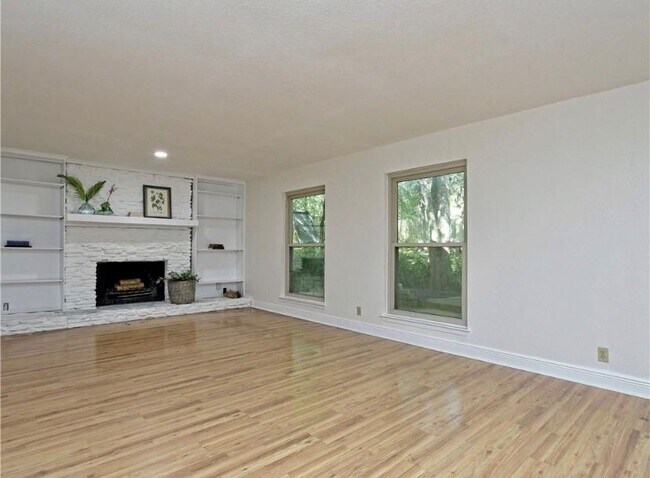 Foto del edificio - 1706 Thousand Oaks Cir