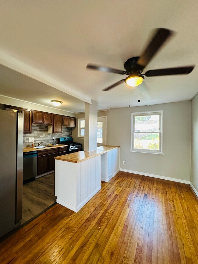 Foto del edificio - 7444 Berkshire Rd