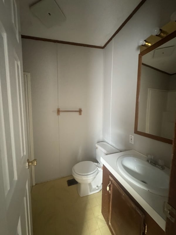 Building Photo - 153 Oak St