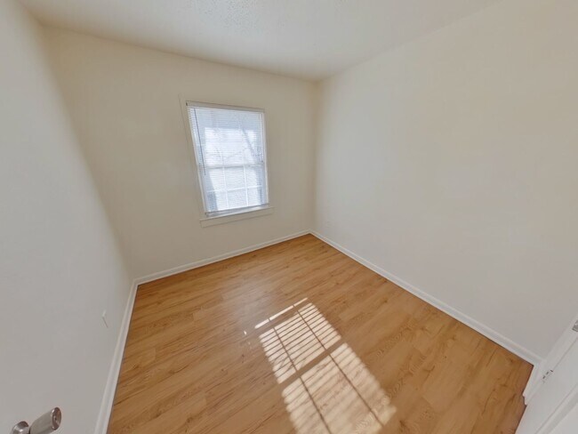 Building Photo - 1608 S Martinson St