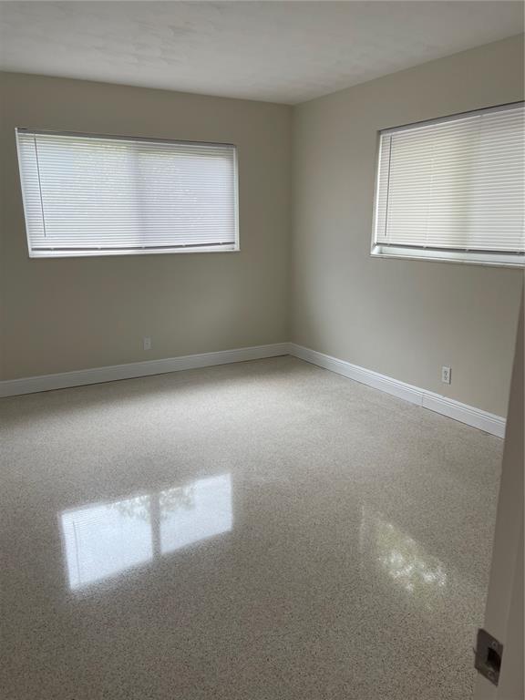 Foto del edificio - 330 NE 42nd Ct