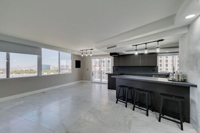 Foto del edificio - Elevated Penthouse Living with Private Terrace & Resort-Style Amenities