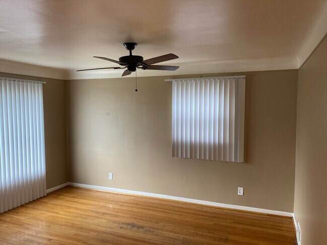 Foto del edificio - A Great 3 Bedroom Ranch with Nice Basement, Garage and Backyard Sec. 8 OK