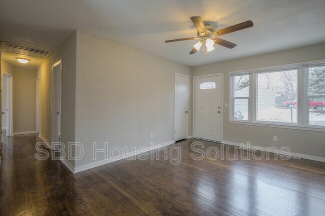 Foto del edificio - 17000 E 3rd St Ct N