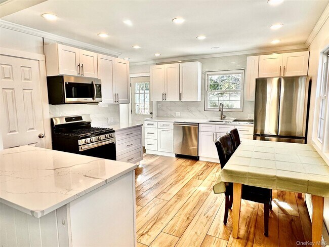 Building Photo - 16 Osceola Ln