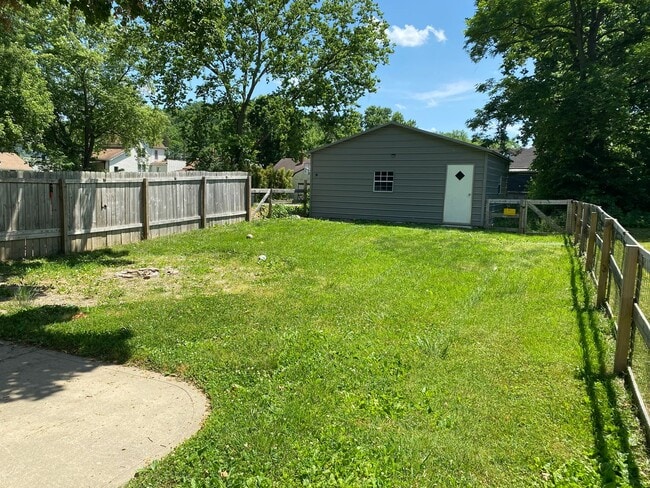 Building Photo - CLEVES - Adorable fresh tiny home w fenced...