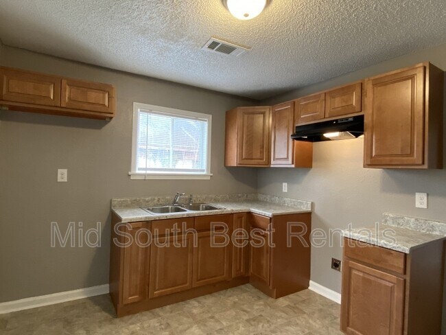 Building Photo - 2667 Carnes Ave (Orange Mound)
