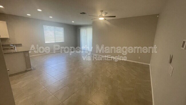 Foto del edificio - 36415 W Maddaloni Ave