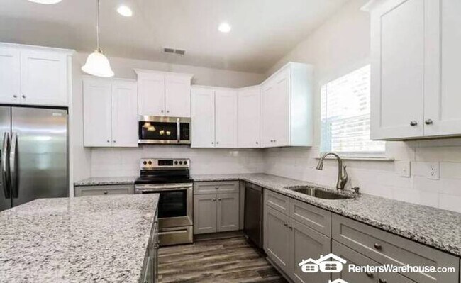 Foto del edificio - large 4 bed 2.5 bath home