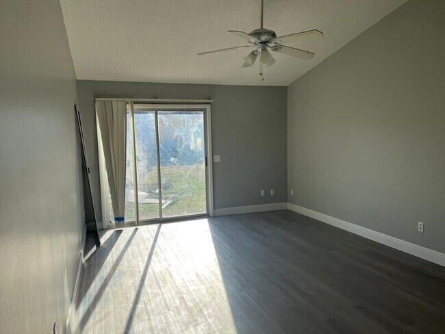 Building Photo - 36 Sandalwood Ct