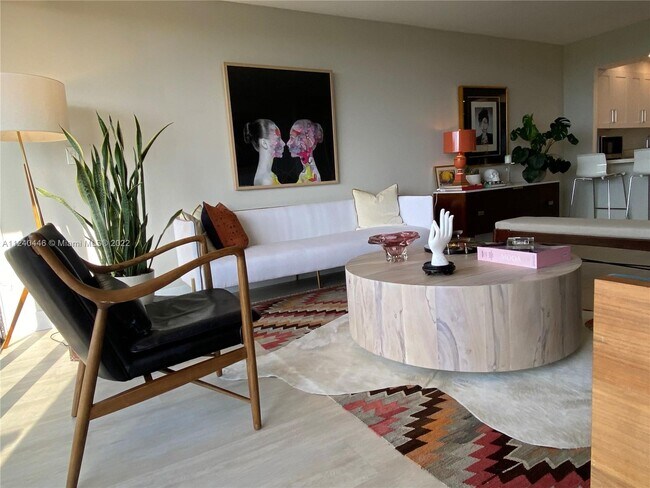 Foto del edificio - 780 NE 69th St