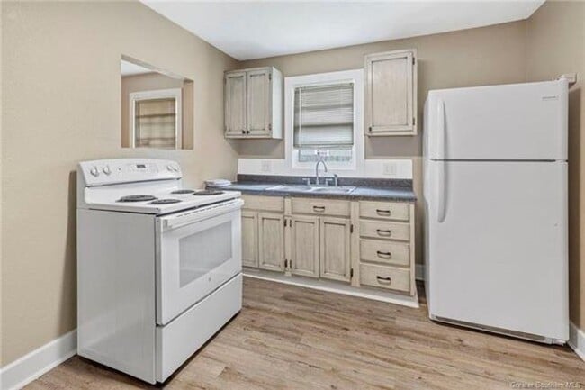 Building Photo - 3 Bedroom 1 Bathroom Home for Rent