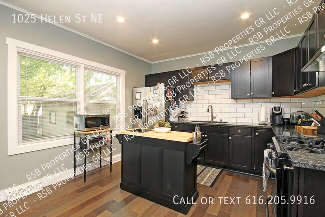 Building Photo - 3 bed, 2 bath home for rent