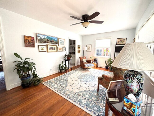 Foto del edificio - Available April 1st. Beautiful 2 BR/1 BA Home in the Heart of the Old Village!